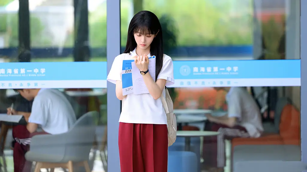 校园美女田曦薇4K高清壁纸-无盘系统网